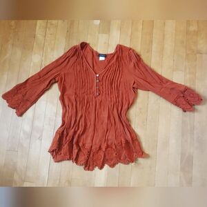 VENUS lace detail button up top